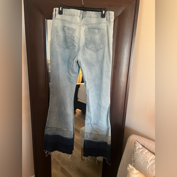 Bell bottom jeans size 11 w-29 L-32.5 - Picture 3 of 3